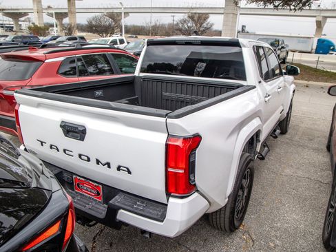 Used 2025 Toyota Tacoma SR5 image 8
