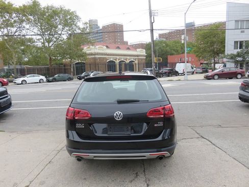 Used 2017 Volkswagen Golf Alltrack S AWD/4WD image 8