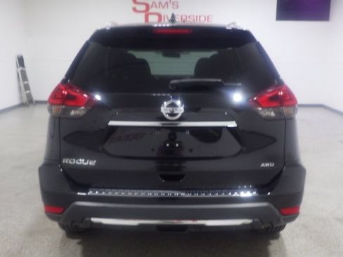 Used 2018 Nissan Rogue S w/ S Value Package AWD/4WD image 3