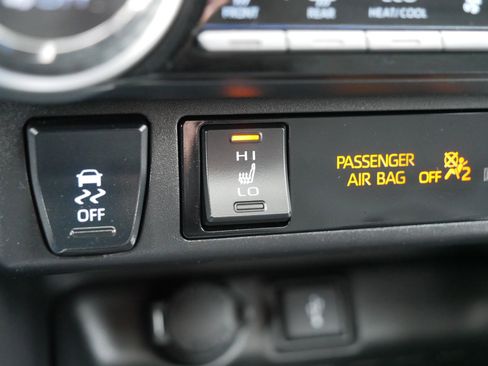 Used 2022 Toyota RAV4 XLE w/ Convenience Package image 28