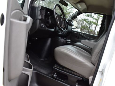 Used 2018 GMC Savana 2500 w/ Communications Package RWD image 13