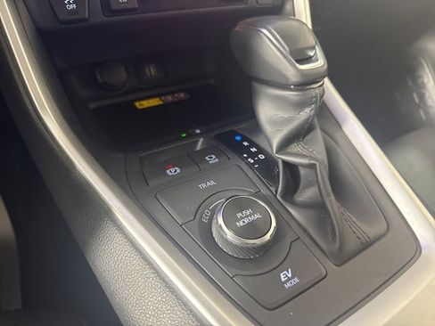 Used 2023 Toyota RAV4 XLE Premium image 17