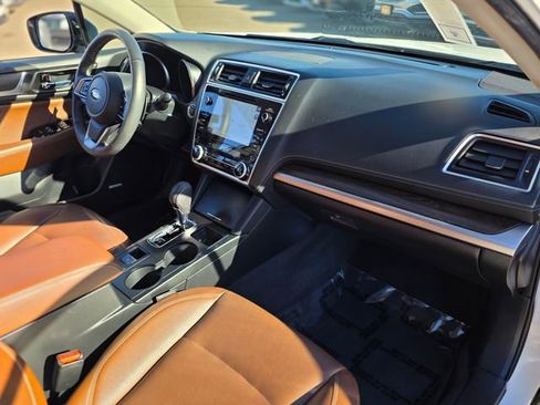 Used 2018 Subaru Outback 2.5i Touring image 9