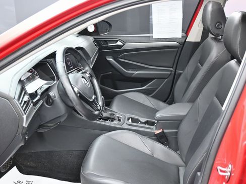 Used 2019 Volkswagen Jetta SE w/ Cold Weather Package image 17