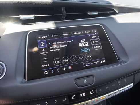 Certified 2023 Cadillac XT4 Luxury w/ Cold Weather Package FWD image 15