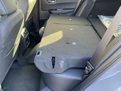 Used 2025 Nissan Rogue Platinum image 49