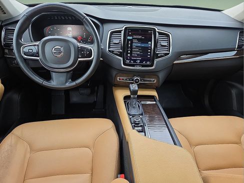 Used 2016 Volvo XC90 T6 Momentum w/ Momentum Plus Package AWD/4WD image 12