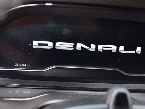 Used 2024 GMC Yukon Denali w/ Denali Reserve Package image 8