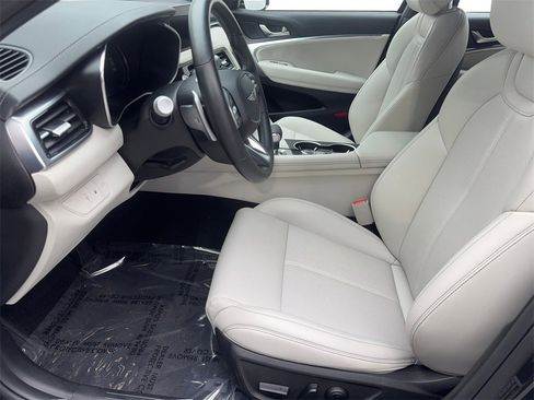 Used 2025 Genesis G70 2.5T image 27