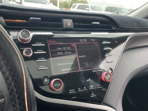 Used 2020 Toyota Camry XSE image 7