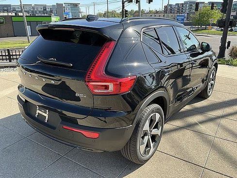 New 2026 Volvo XC40 B5 Plus w/ Climate Package AWD/4WD image 6