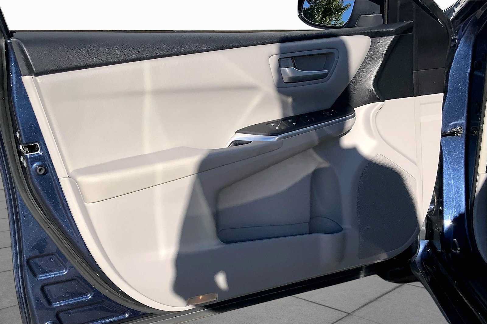 Used 2015 Toyota Camry LE FWD image 23