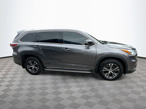 Used 2016 Toyota Highlander XLE FWD image 5