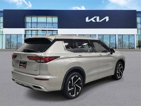 Used 2022 Mitsubishi Outlander SEL image 3