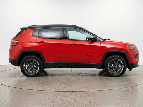 Used 2025 Jeep Compass Trailhawk image 11