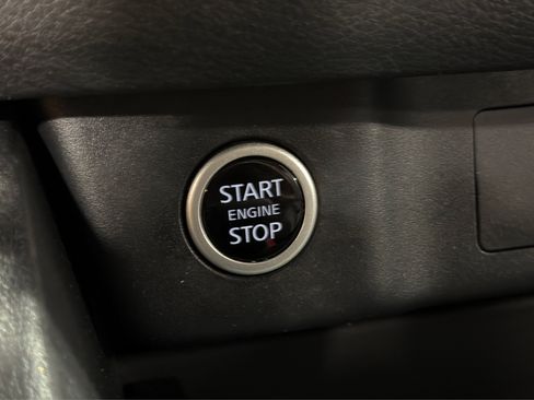 Used 2023 Nissan Rogue SV AWD/4WD image 30