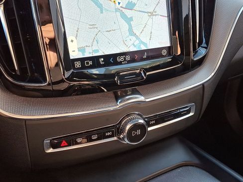 Certified 2022 Volvo XC60 B6 R-Design w/ Advanced Package image 16