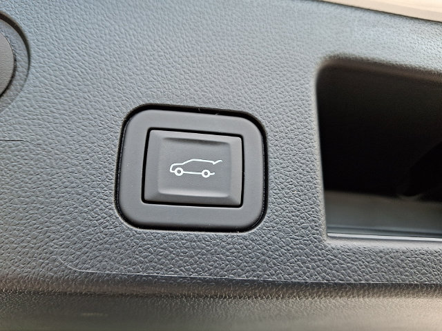 Used 2026 GMC Terrain Elevation w/ Elevation Premium Package FWD image 32