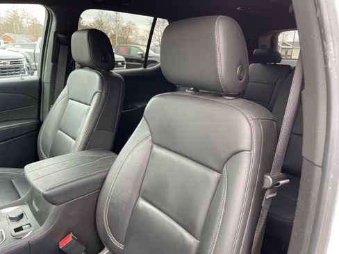 Used 2023 Chevrolet Traverse LT image 7