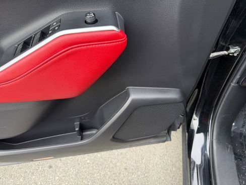 Used 2023 Toyota Highlander L image 13