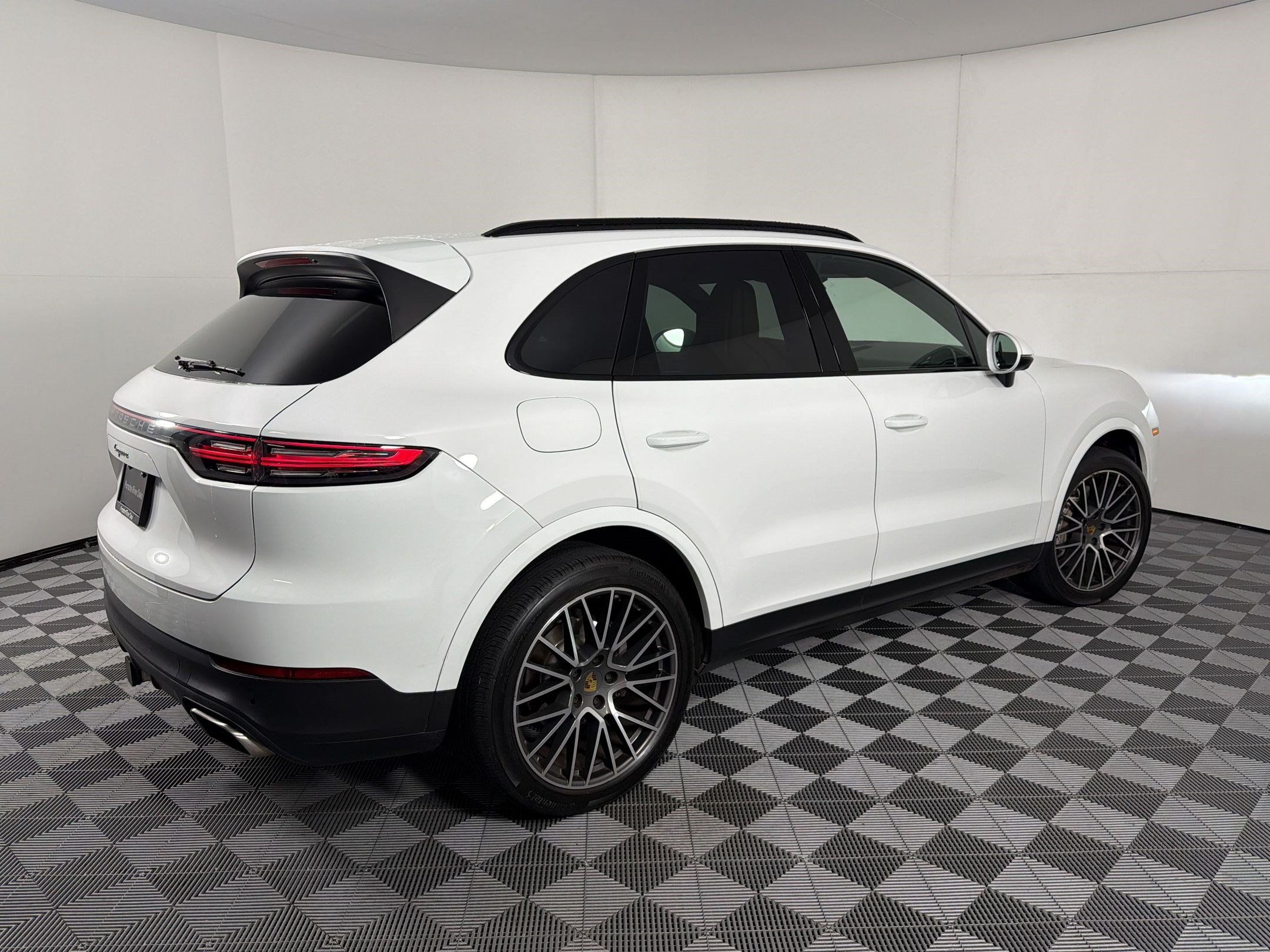 Certified 2023 Porsche Cayenne AWD/4WD image 9