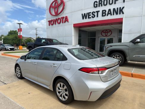 Used 2024 Toyota Corolla LE FWD image 3