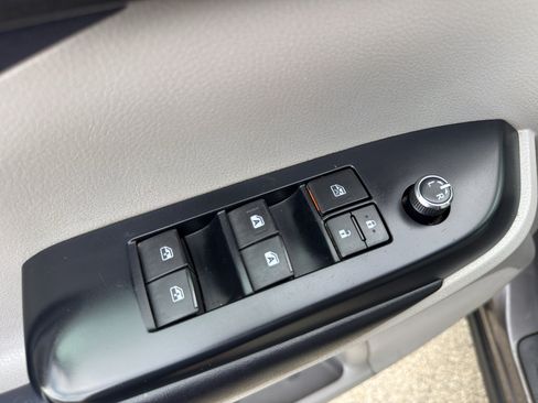 Used 2019 Toyota Highlander Plus AWD/4WD image 12