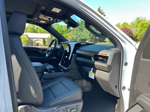 New 2026 GMC Yukon Denali w/ Sun & Power Step Package AWD/4WD image 39