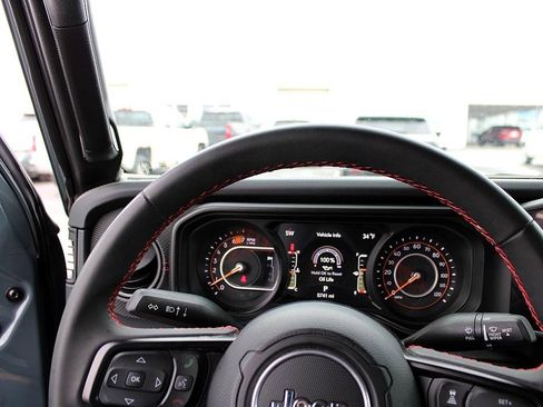 Used 2024 Jeep Wrangler Unlimited Rubicon w/ XTREMEE 35" Tire Package image 18