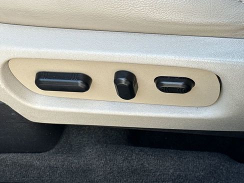 Used 2014 Ford Explorer XLT w/ Equipment Group 202A image 23