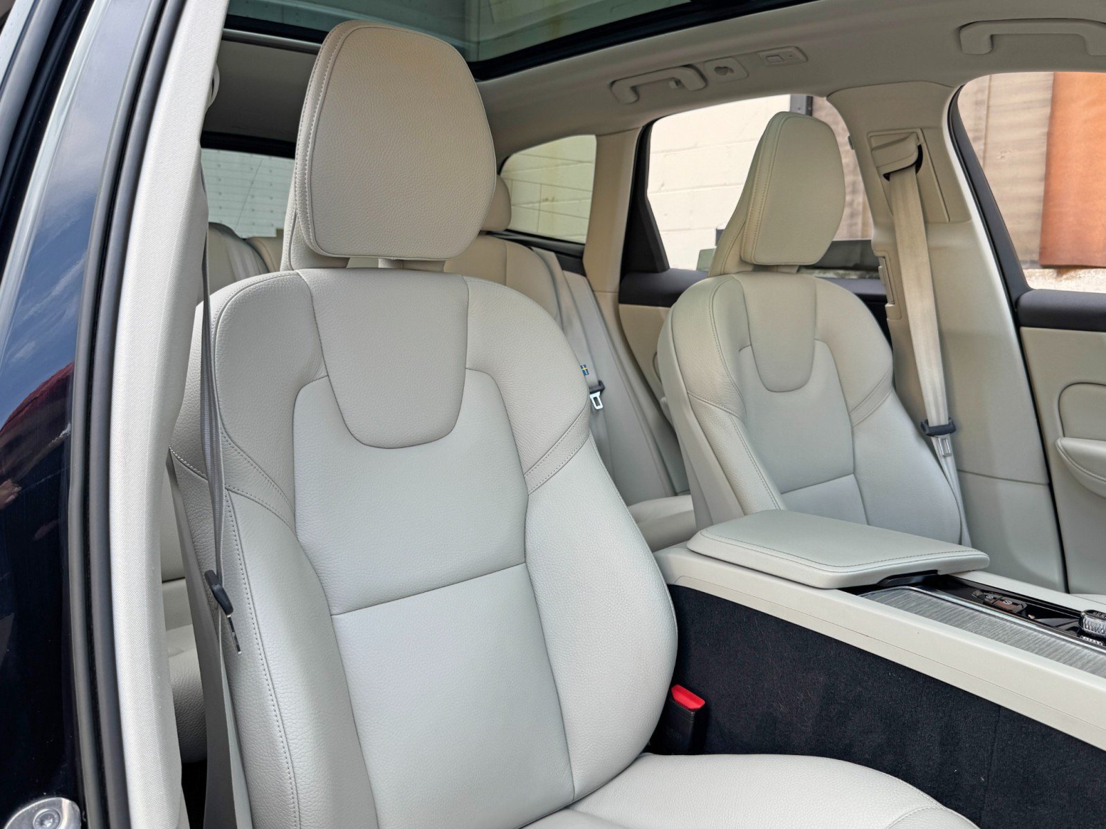 Used 2023 Volvo XC60 B5 Plus w/ Protection Package Premier FWD image 39
