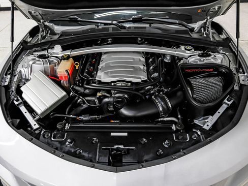 Used 2018 Chevrolet Camaro SS RWD image 52
