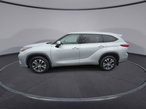 Used 2022 Toyota Highlander XLE image 5