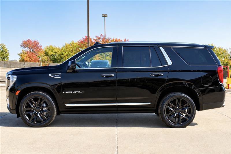 Used 2021 GMC Yukon Denali w/ Denali Premium Package AWD/4WD image 3