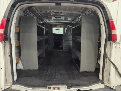 Used 2017 GMC Savana 2500 image 25