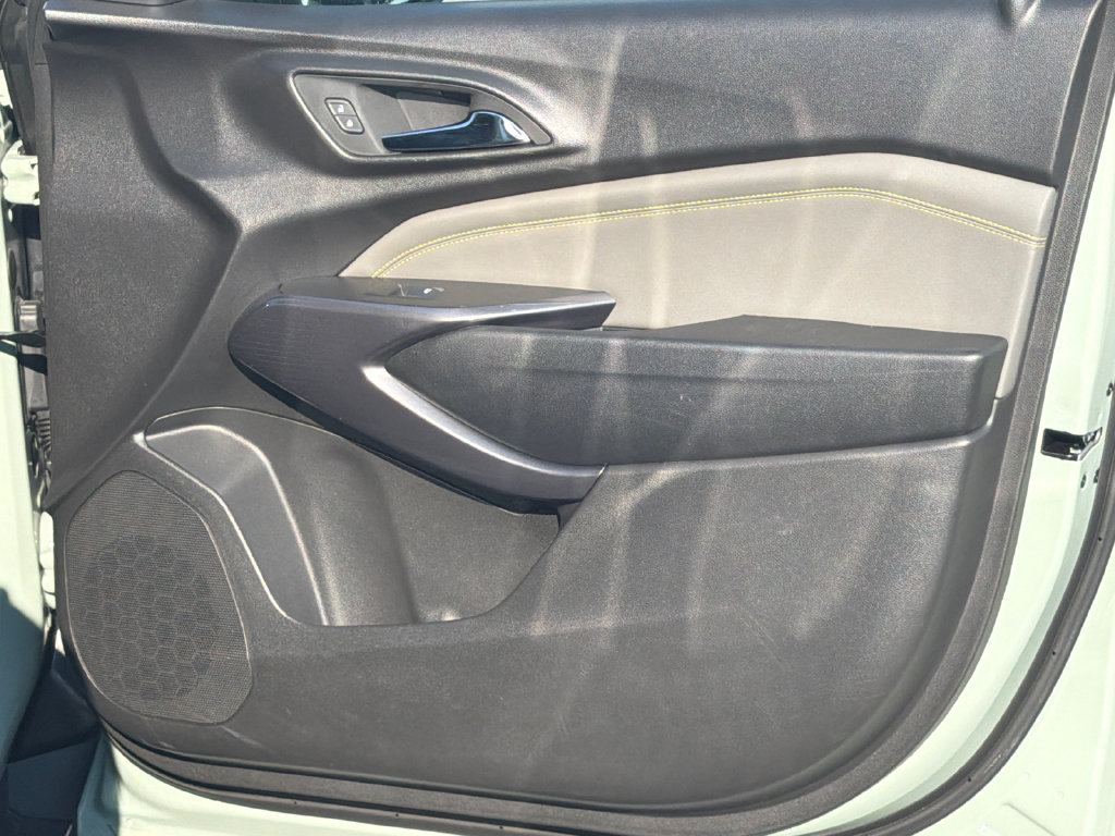 Used 2025 Chevrolet Trax ACTIV w/ Sunroof Package FWD image 14