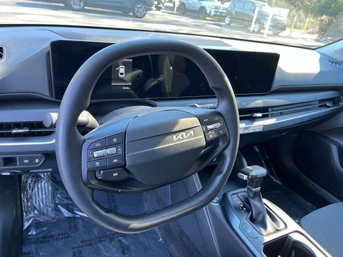 Used 2025 Kia K4 LXS image 25