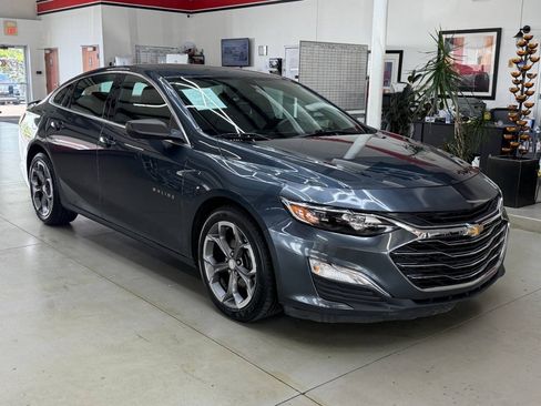 Used 2019 Chevrolet Malibu RS FWD image 2
