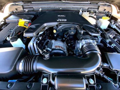 Used 2021 Jeep Gladiator Sport image 20