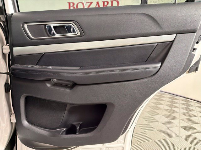 Used 2017 Ford Explorer XLT w/ Equipment Group 202A FWD image 38