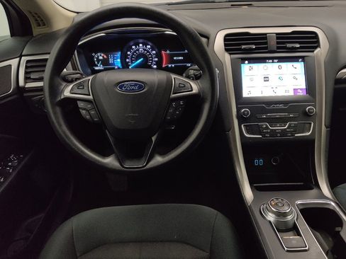 Used 2019 Ford Fusion SE FWD image 22