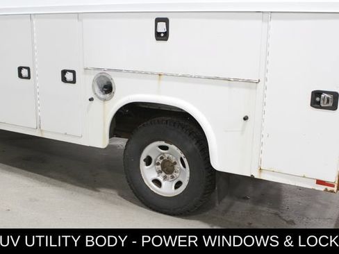 Used 2014 Chevrolet Express 3500 RWD image 24