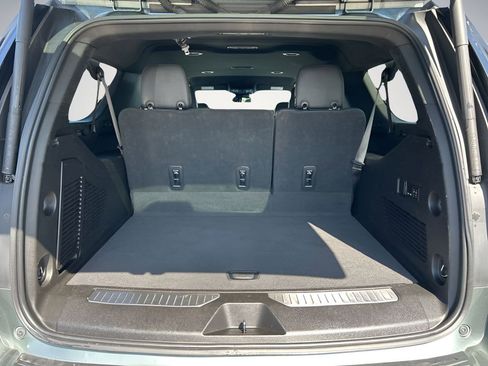 Used 2023 Chevrolet Suburban Premier RWD image 29