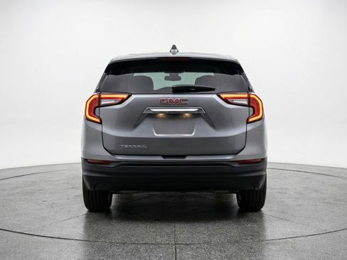 Used 2024 GMC Terrain SLE FWD image 7
