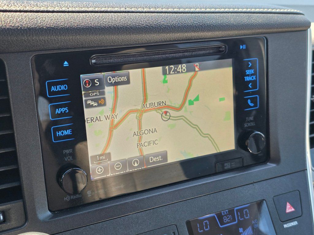 Used 2017 Toyota Sienna XLE Premium FWD image 12