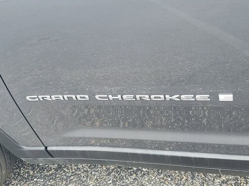 Used 2023 Jeep Grand Cherokee L Laredo AWD/4WD image 29