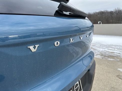 Certified 2025 Volvo XC40 B5 Plus image 36