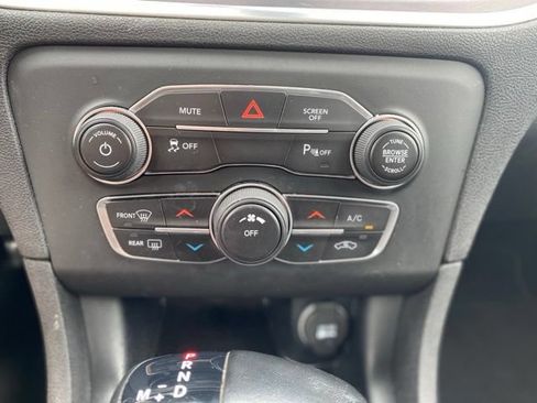 Used 2019 Dodge Charger SXT w/ Blacktop Package RWD image 23