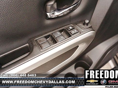 Used 2024 Nissan Titan SV w/ SV Convenience Package image 34