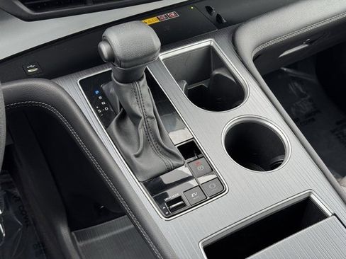 Certified 2025 Toyota Sienna LE image 16